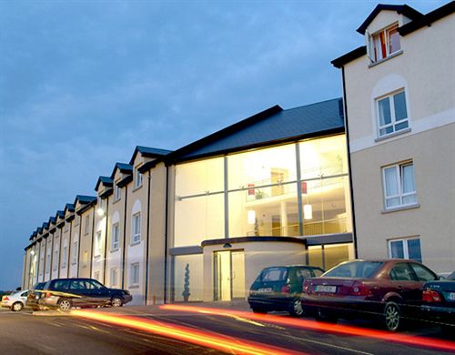 Lahinch Coast Hotel and Suites image 1